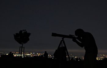 Ostrołęka: Noc Perseidów już 12.08.2025. Na wspólne oglądanie zjawiska zaprasza na plażę miejska prezydent miasta