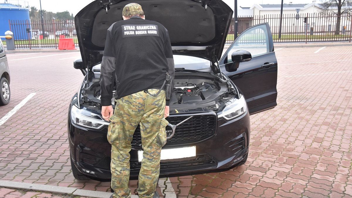 Próby przekroczenia granicy z pojazdem o podejrzanym pochodzeniu nie należą do rzadkości - zdjęcie ilustracyjne