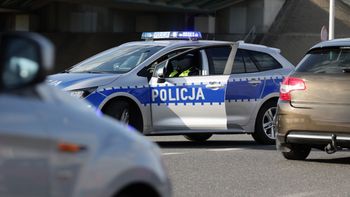 Grójec: Policjanci z Małopolski gasili pożar na drodze ekspresowej