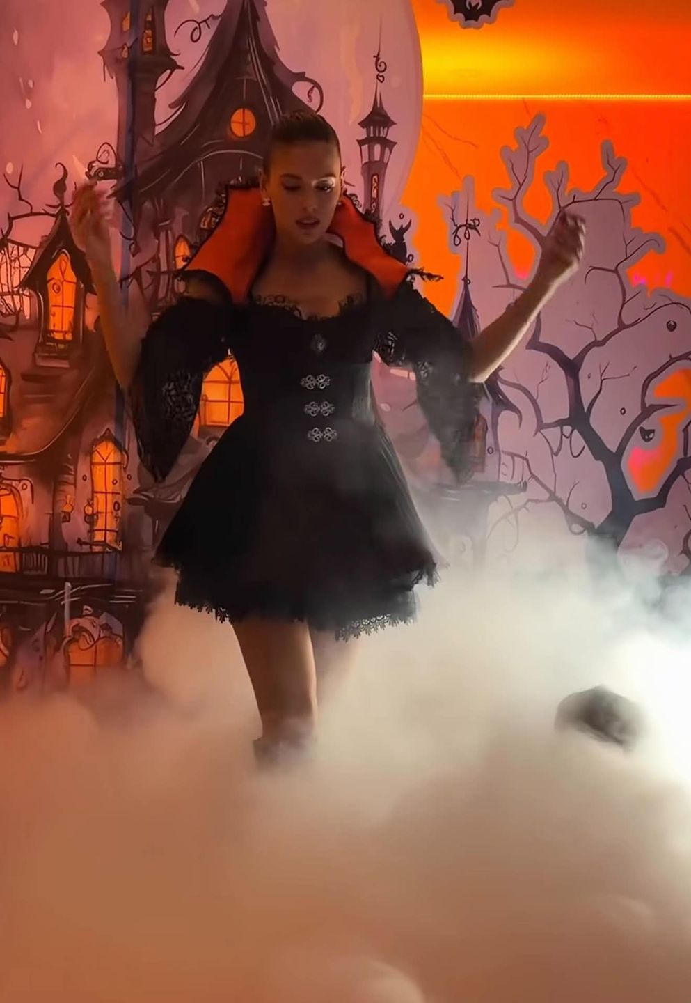 Klaudia Halejcio udekorowała willę na Halloween