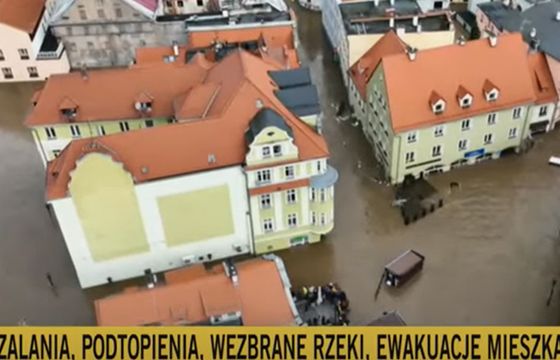 Skoki cen najważniejszych produktów na terenach dotkniętych powodzią? UOKiK interweniuje