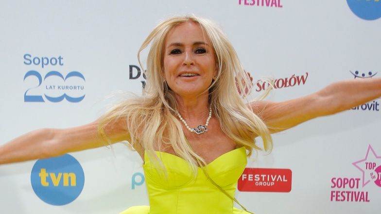 Cytrynowa Monika Olejnik odfruwa ze ścianki Festiwalu w Sopocie