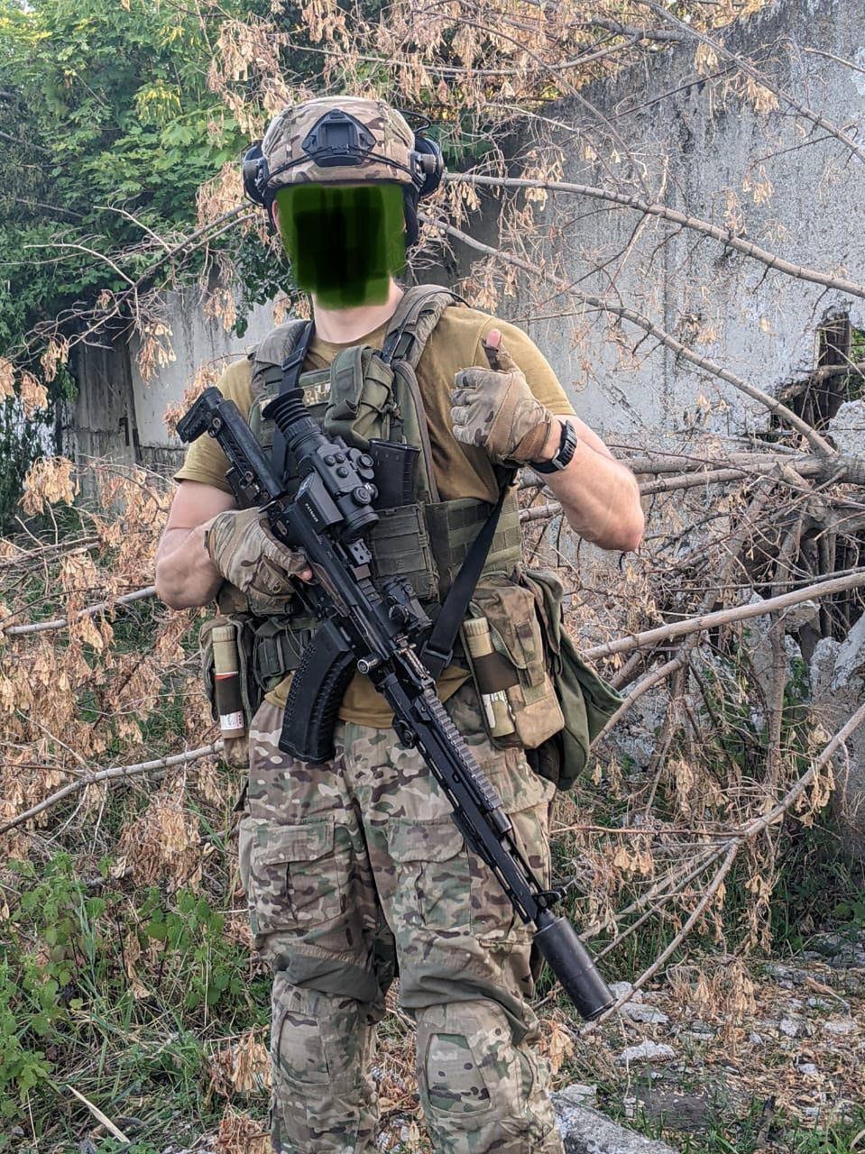 Rosyjski żołnierz specnazu z ciekawym wyposażeniem.