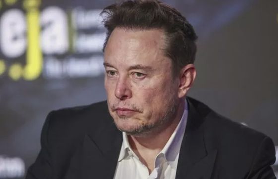 Firma Muska wyprzedziła NASA. Miliarder narzeka na Trumpa