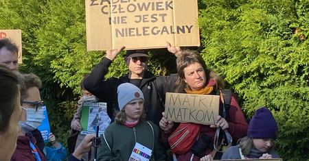 Oblężenie Straży Granicznej. Los dzieci z Michałowa wstrząsnął warszawiakami