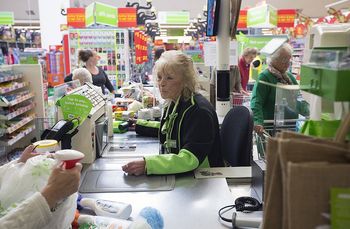 Emeryci w Niemczech coraz częściej pracują. Oto główny powód