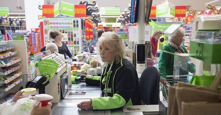 Emeryci w Niemczech coraz częściej pracują. Oto główny powód