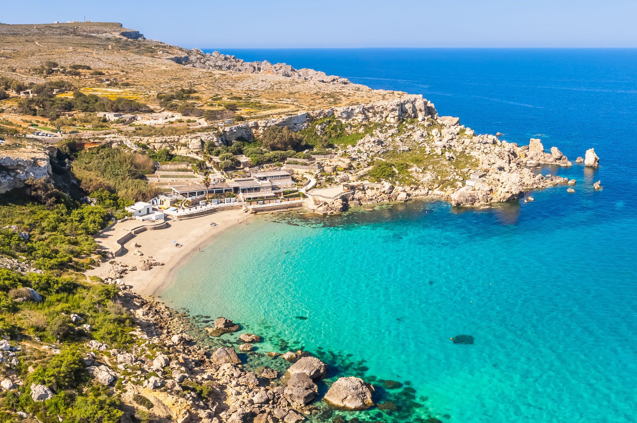 Malta kusi pięknym wybrzeżem