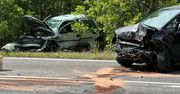 Warszawa: Zderzenie czołowe dwóch aut w Wawrze. Ojciec z synem trafili do szpitala
