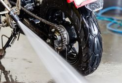 Zobacz, jak myć motocykl. Prosty błąd może doprowadzić do awarii