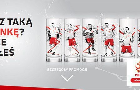 Szklanki z piłkarzami reprezentacji Polski w promocji Lotosu