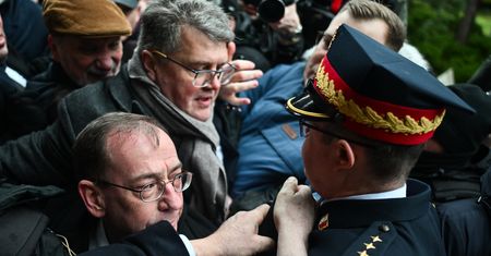 "Dziwię się". Mec. Dubois o działaniach Wąsika i Kamińskiego