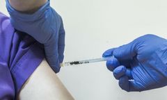 Zakrzepy krwi po szczepionce Johnson & Johnson? Wkrótce konkluzje EMA