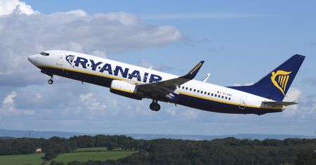 Ryanair żąda pieniędzy od klientów. Grozi czarną listą