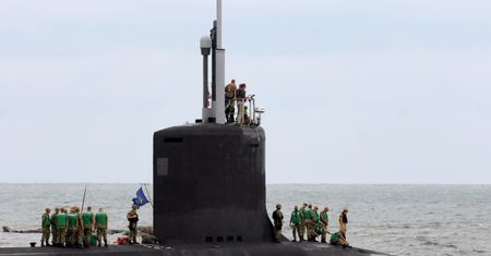 Atomowy okręt podwodny Amerykanów śledził Rosjan. Ewakuują bazę