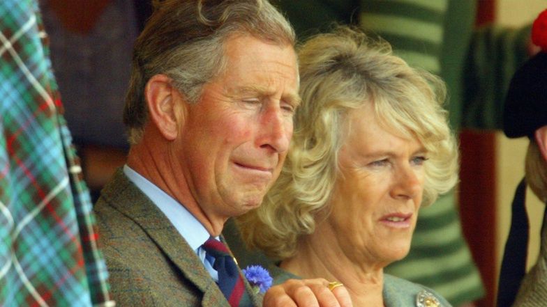 "The Crown" pokazał "Tampongate" z udziałem króla Karola III i Camilli, prezentując ich FLIRT: "Gdybym tylko mógł zamieszkać w TWOICH SPODNIACH"