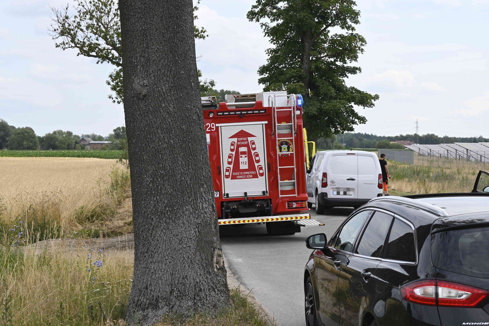 Poważny wypadek w Chełmnie. Ranna kobieta. Lądował śmigłowiec LPR. Zobaczcie zdjęcia