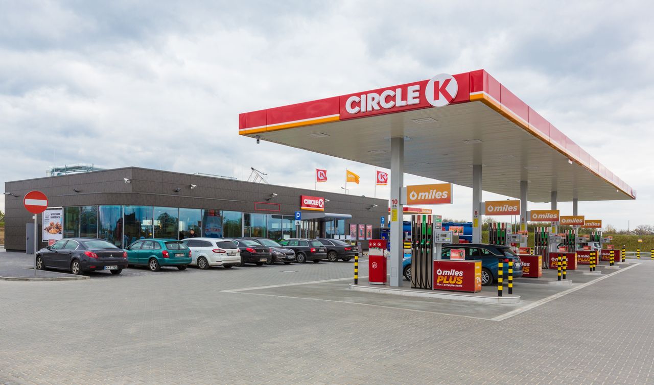 Kolejna akcja Circle K. Szczęśliwcy zatankują pełen bak paliwa za darmo