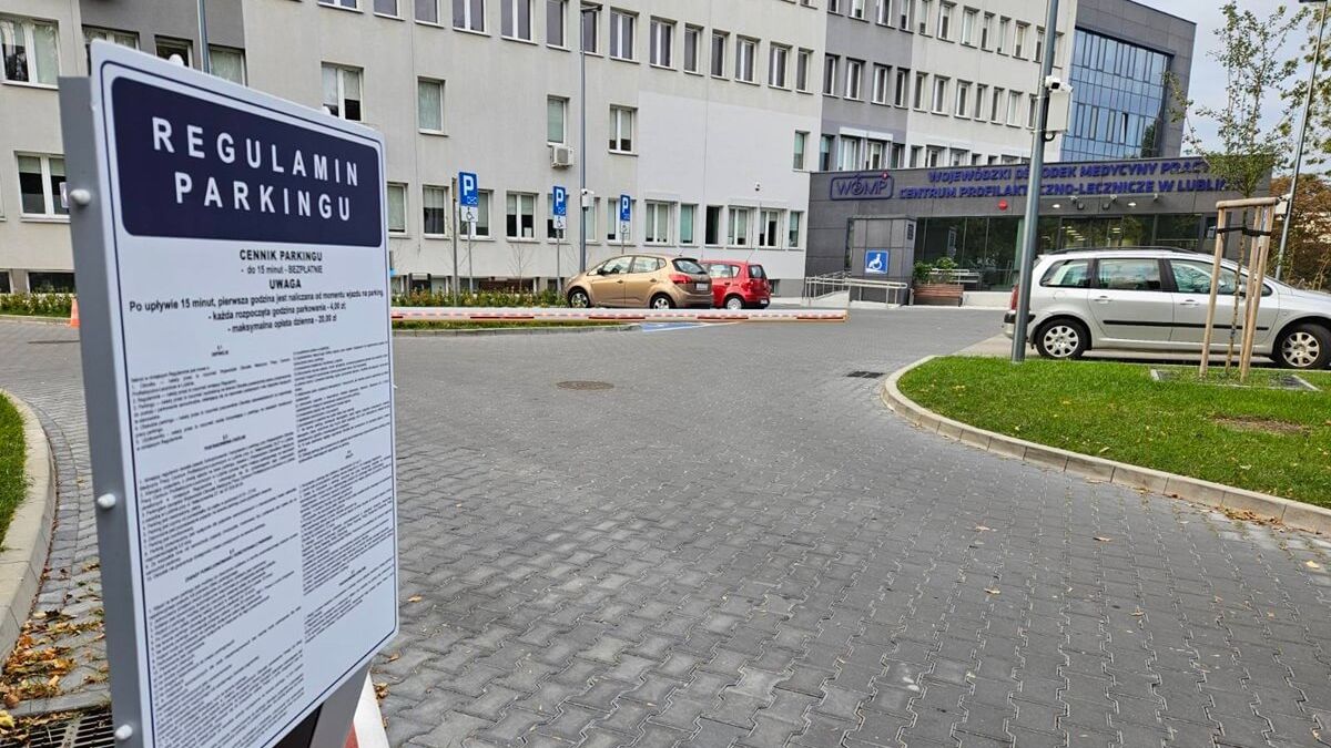 Płatny parking przy WOMP przy ul. Nałęczowskiej w Lublinie
