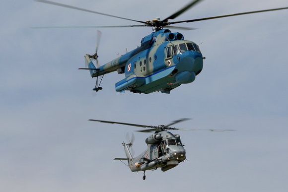 Polskie Mi-14 i SH-2G Super Seasprite w locie
