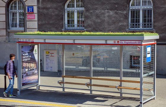 AMS wprowadza eko wiatę w Warszawie. W całości pokryta zielonym dachem