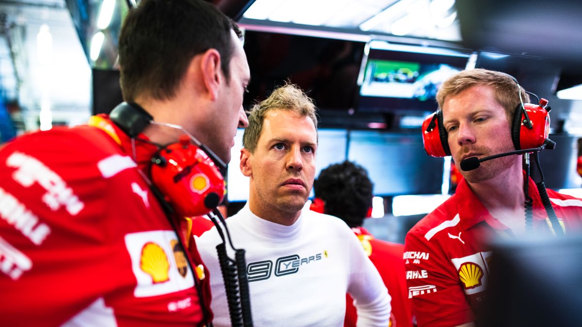 Zdjęcie okładkowe artykułu: Materiały prasowe / Ferrari / Na zdjęciu: Sebastian Vettel (w środku) w boksie Ferrari