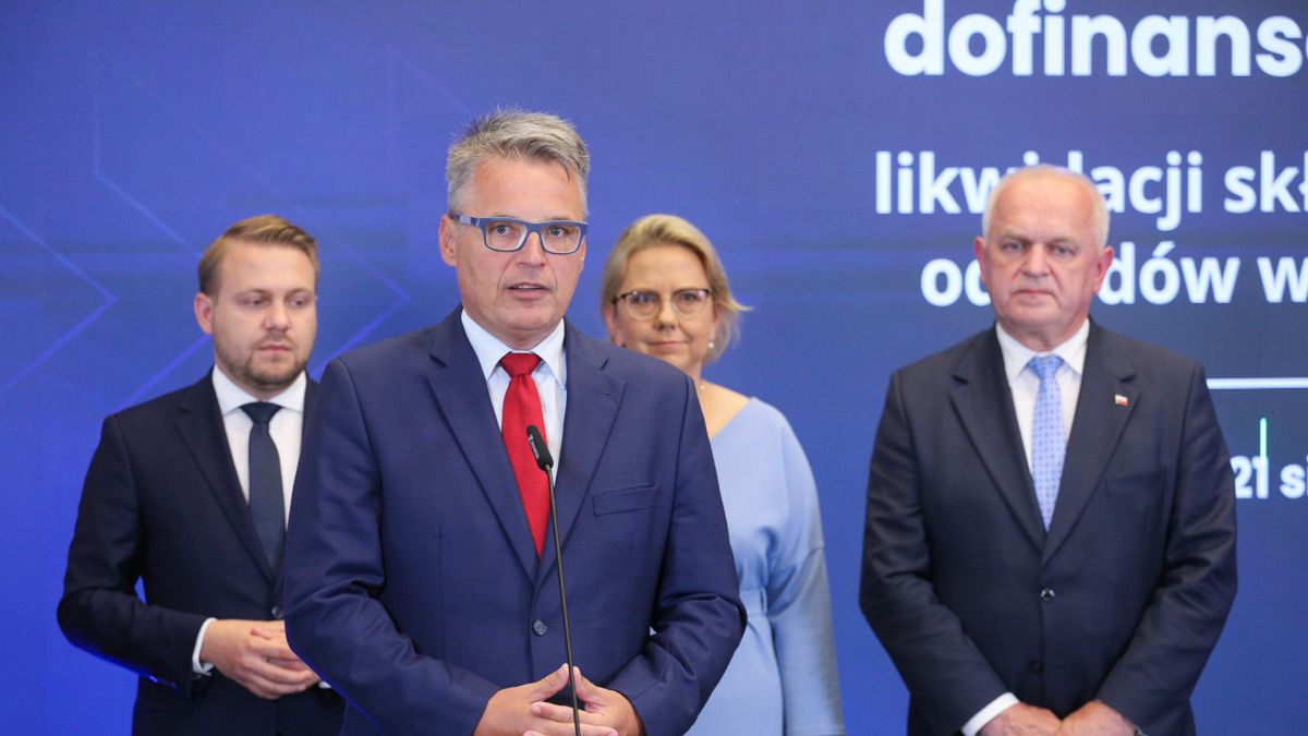 PAP / Paweł Supernak / Na zdjęciu: Janusz Kubicki (drugi z lewej)