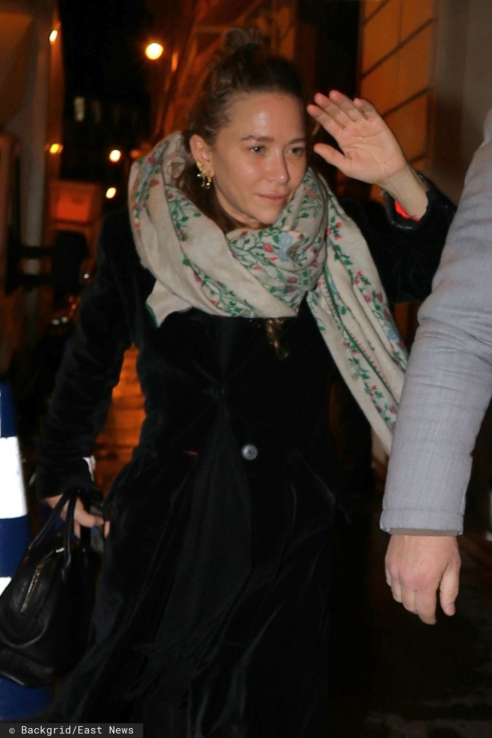 Siostry Olsen "przyłapane" wieczorem w Paryżu