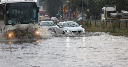 Potężna burza zalała ulice i szpital. W całej Polsce może być niebezpiecznie
