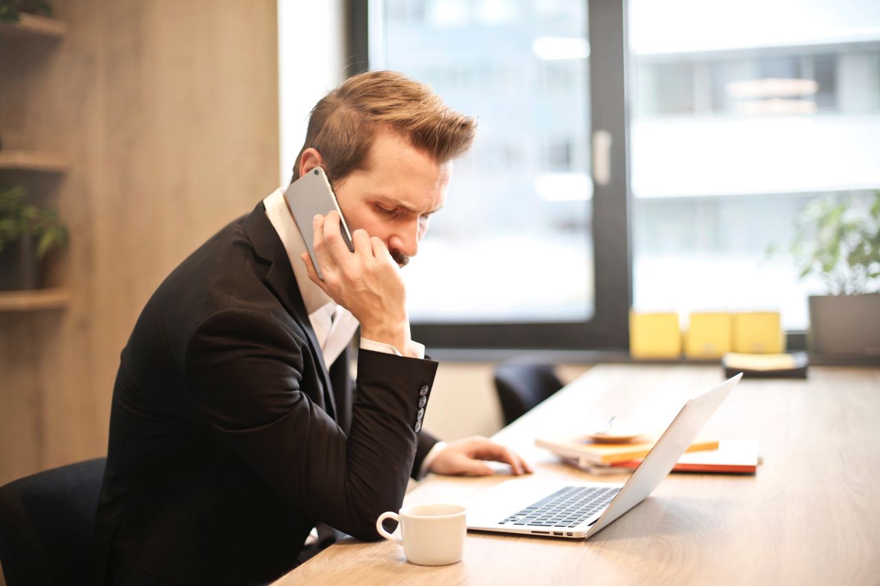 Zadzwonił telefon? Gdy padną te słowa, lepiej się rozłącz