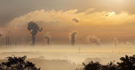 Smog w Polsce - nie jest dobrze. Jak sprawdzić poziom zanieczyszczeń w swoim mieście?