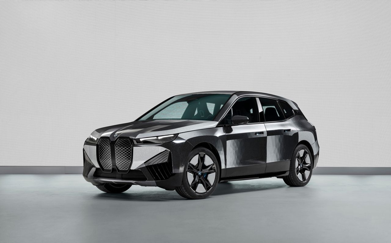 Lakier, który zmienia kolor plus dźwięki od Hansa Zimmera - tak wygląda przyszłość BMW
