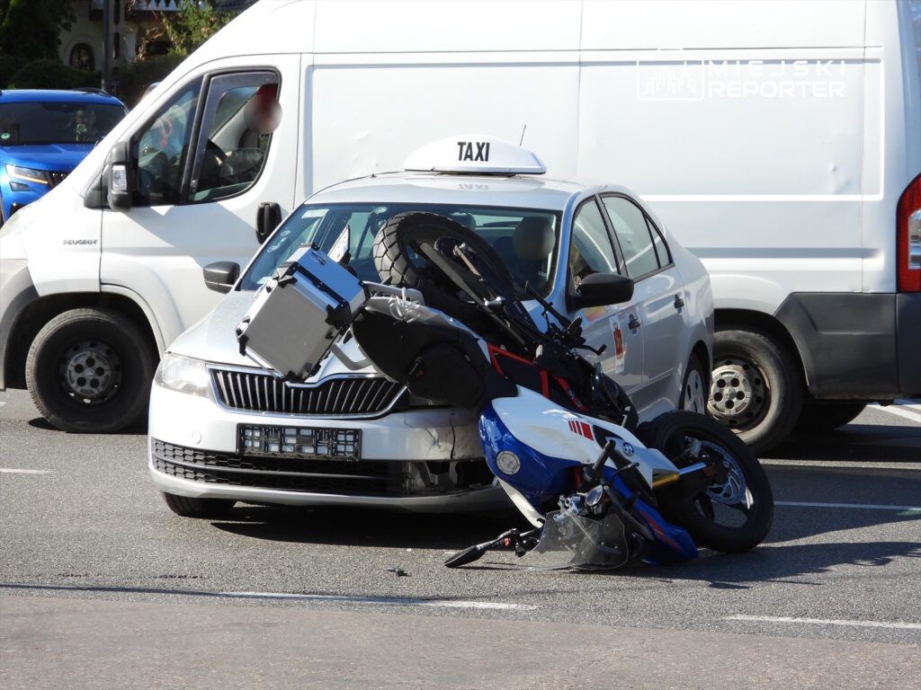 Warszawa: Ranny motocyklista po zderzeniu w Rembertowie