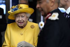 Królowa Elżbieta porusza się wózkiem golfowym. To pierwszy raz od dekady