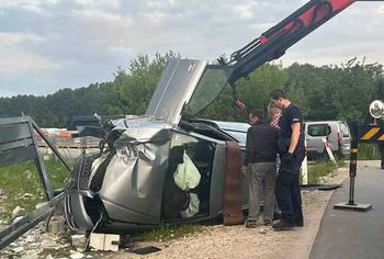 Pijany 18-latek ukradł audi i po chwili rozbił się o bramę posesji