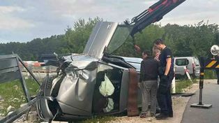 Pijany 18-latek ukradł audi i po chwili rozbił się o bramę posesji
