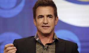 Dermot Mulroney rozwodzi się z żoną. Chce, by płaciła mu alimenty