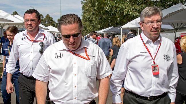 PAP/EPA / Zak Brown i Ross Brawn w padoku F1