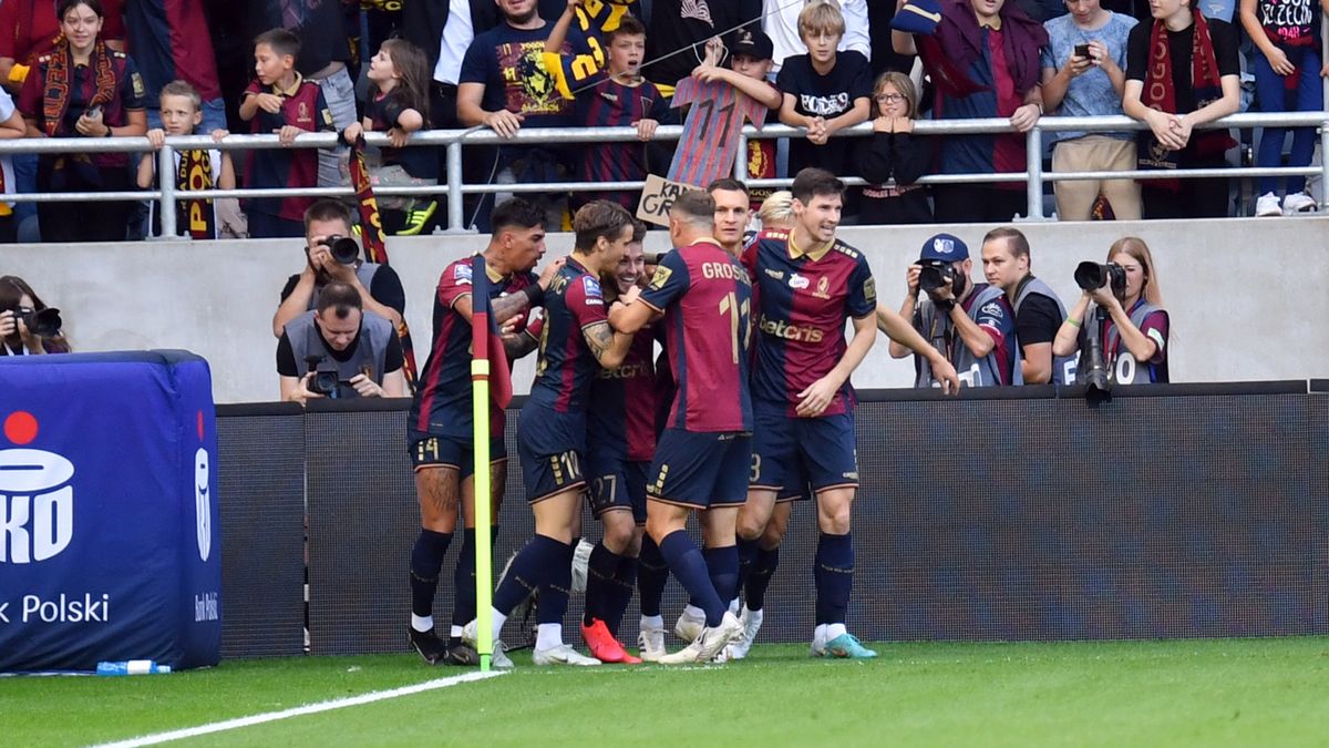 PAP / Marcin Bielecki / Na zdjęciu: radość piłkarzy Pogoni Szczecin
