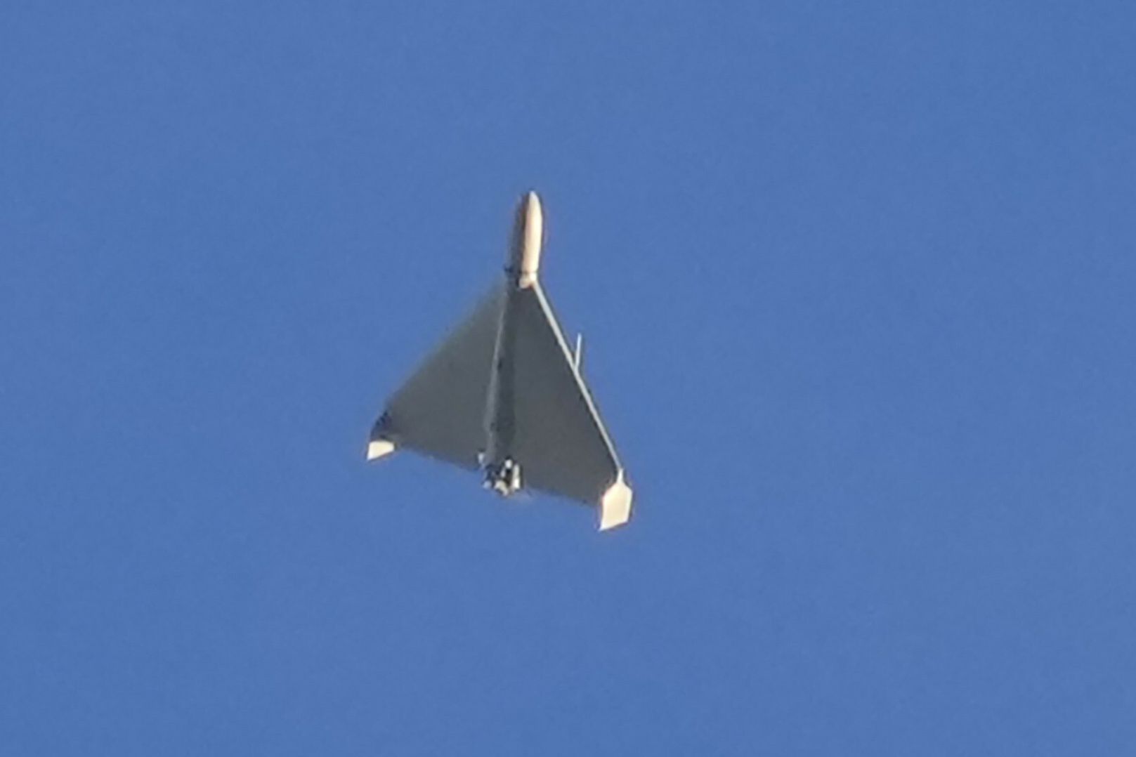 Archiwum zagraniczne East News 2023-09FILE - A drone is seen in the sky seconds before it attacked buildings in Kyiv, Ukraine, on Oct. 17, 2022. The Russian military has been using the Iranian Shahed exploding drones to strike Ukraine's vital infrastructure for more than a year. (AP Photo/Efrem Lukatsky, File)Efrem Lukatsky