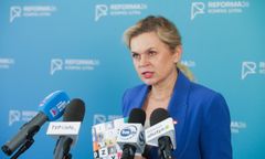 "Decyzja przyspieszona". Wiadomo, od kiedy zakaz telefonów w szkołach