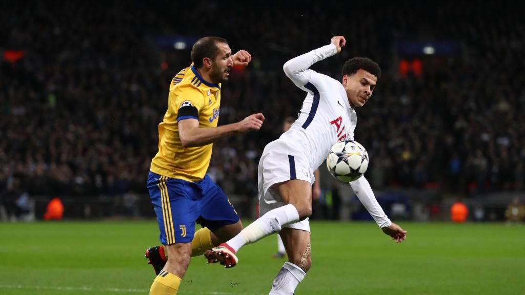 Getty Images / Catherine Ivill / Na zdjęciu: Giorgio Chiellini (z lewej) i Dele Alli (z prawej)