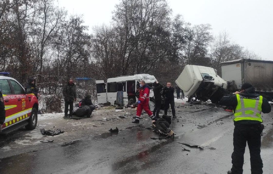 Zderzenie busa z ciężarówką na Ukrainie. Nie żyje 12 osób 