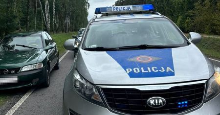 Zamienili się miejscami za kierownicą podczas policyjnego pościgu. Obaj mężczyźni byli pijani