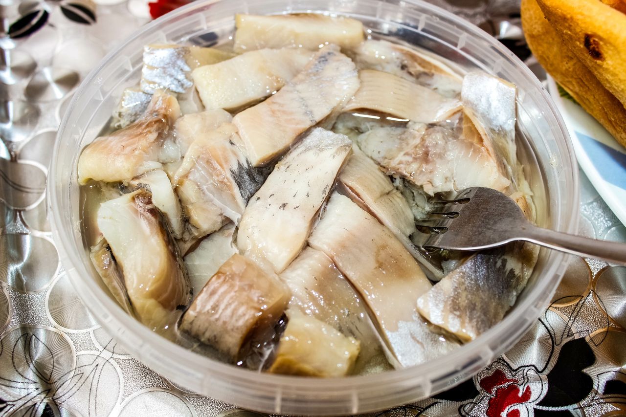Enjoying herring's health benefits while minimizing risk