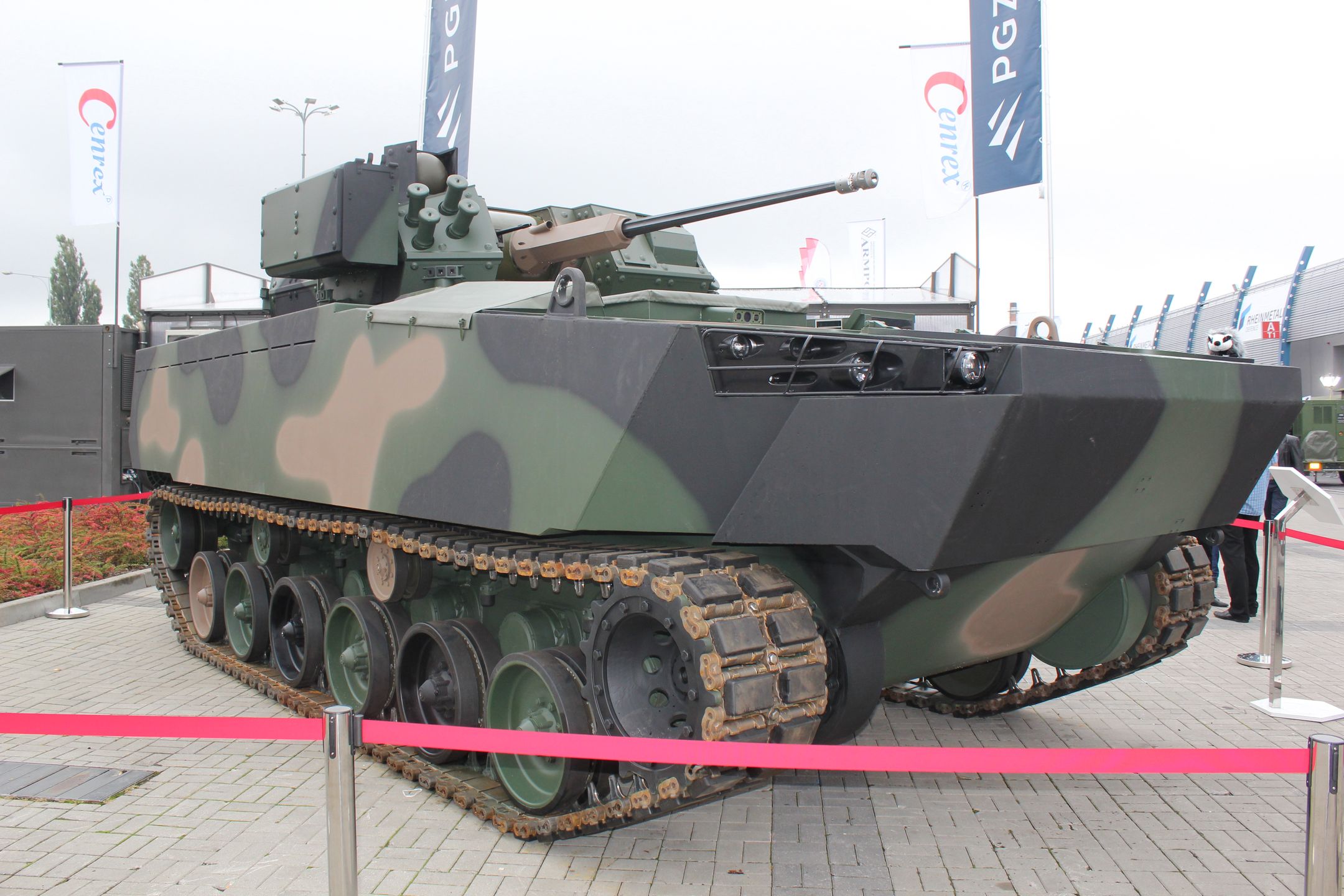 Pełnowymiarowa makieta Borsuka podczas MSPO 2017.
