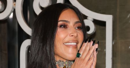 Marzenie Kim Kardashian spełnione: wylądowała na okładce francuskiego "Vogue'a" tylko w biżuterii od Cartiera. Klasa?