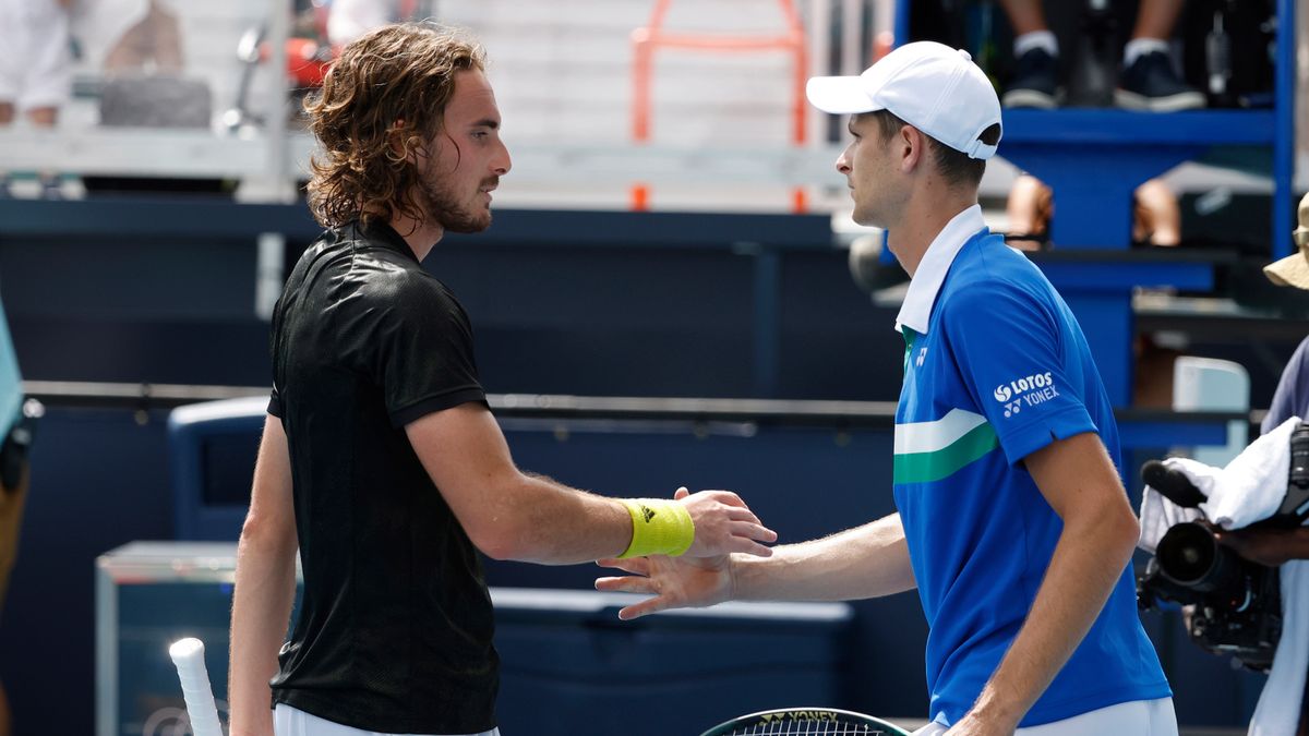 PAP/EPA / RHONA WISE / Na zdjęciu: Stefanos Tsitsipas i Hubert Hurkacz