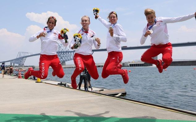 Srebrne medalistki z Tokio. Marta Wieliczko - druga od prawej