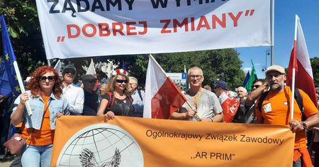 "Akt oskarżenia" dla resortu Ziobry od pracowników sądów. Rozstawią się przy marszu Tuska